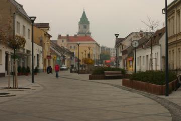 Kostol sv. Michala z pešej zóny - ul. M.R.Štefánika - pred rekonštrukciou strechy kostola Kostol sv. Michala z pešej zóny - ul. M.R.Štefánika - pred rekonštrukciou strechy kostola